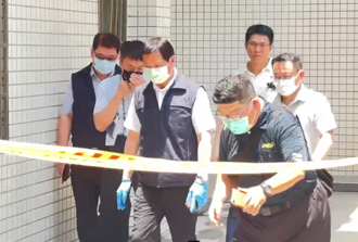 彭振声妻坠楼亡！儿崩溃认尸 高雄警局长林炎田亲赴现场勘验