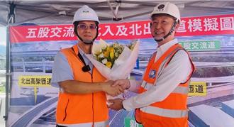 高公局長提早退休！陳世凱部長感性送花 直呼：功在公路