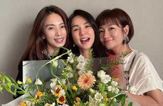  Ella藏半个月 晒出S.H.E合体庆生照网惊：姐妹越长越像