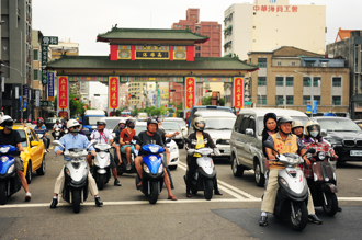 小心2000元繳國庫！交通新規今起開罰 好多車主不知