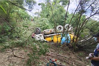 高雄內門混凝土車失控翻落山坡 73歲駕駛送醫不治