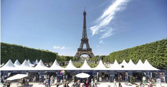 歐洲熱浪席捲！巴黎艾菲爾鐵塔熱到彎曲
