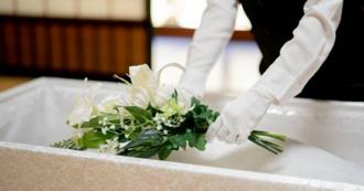 64歲翁病情惡化昏迷！醫宣布死亡 葬禮時竟離奇「復活」