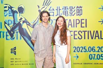 《關於愛》塔優首來台 逛夜市跟風式選攤