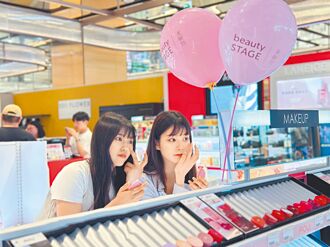 百貨暑期 男女裝區大變身