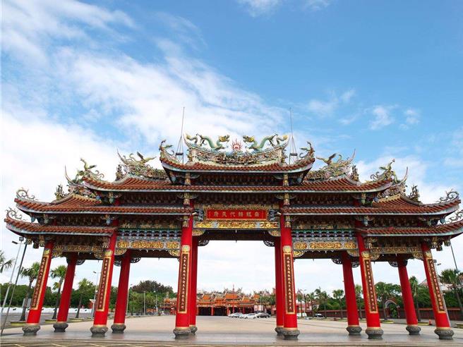 許姓男子與黃姓共犯向南鯤鯓代天府等10個宮廟騙取神像後出售獲利被逮，台南地院依10個詐欺罪對許男各論處4月、3月不等。（台南市觀旅局圖片／郭良傑台南傳真）