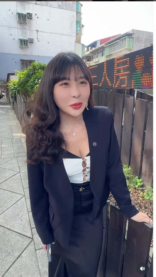 網友歪樓討論仙塔律師火辣穿搭 。（圖／翻攝自IG@santa.com.tw）