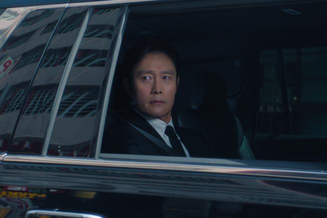 李炳憲在遊戲結束後，還特地到美國把456億給李政宰的女兒。（Netflix提供）