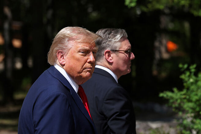 美国总统川普（左）和英国首相施凯尔。图／美联社