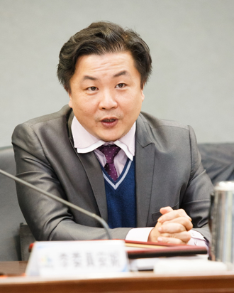 呂秋遠趁仙塔翻車發文試水溫7000人按讚！除了青鳥「這族群」最挺