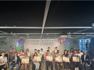 翻转人生逆境积极向前 新北表扬21位优秀学生