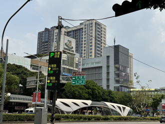 台中热门商圈停车救星 36处导引面板助驾驶秒找车位