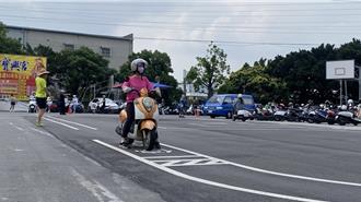 大雅機車下鄉考照爆滿 7旬嬤拚考試當合法騎士