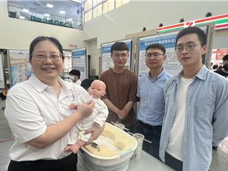 失智症照護新突破！雲科大打造會「笑」的陪伴型嬰兒機器人