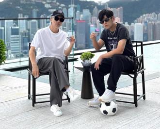 周星馳又合體周杰倫「雙周」對坐對飲腳踩少林足球