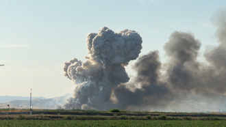 加州煙火倉庫爆炸影曝光！現場如災難片 延燒區域達33公頃  