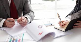 員工犯錯竟罰「跪地學狗爬」過來人吐內幕：最多50多圈