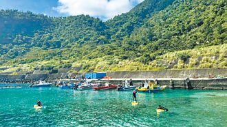 蘭嶼擱淺貨輪 警示燈礙觀星