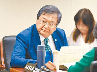 如何落實三班護病比