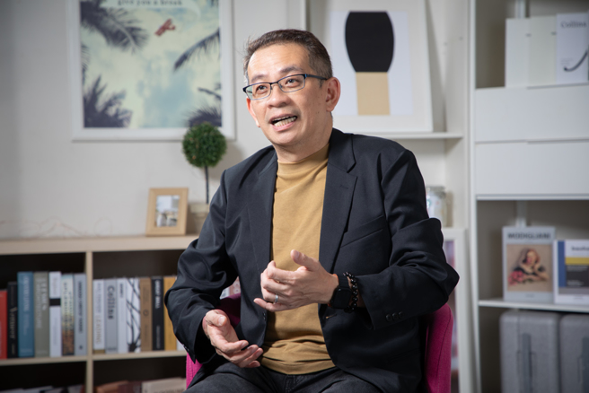 资深分析师林家洋建议，准退休族在入市投资时，务必保留5成现金，其余5成分为3等分，平衡布局长线成长等3类标的。(林胜发摄影)