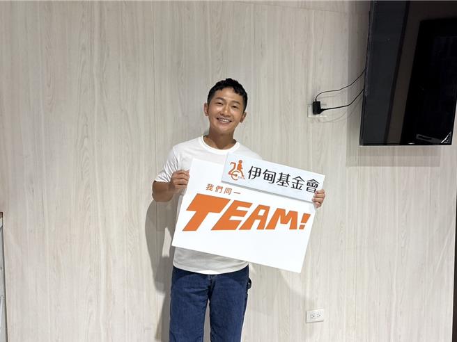 蔡昌憲經營副業有一套，「情趣商品」年營業額破億。（林奕如攝）