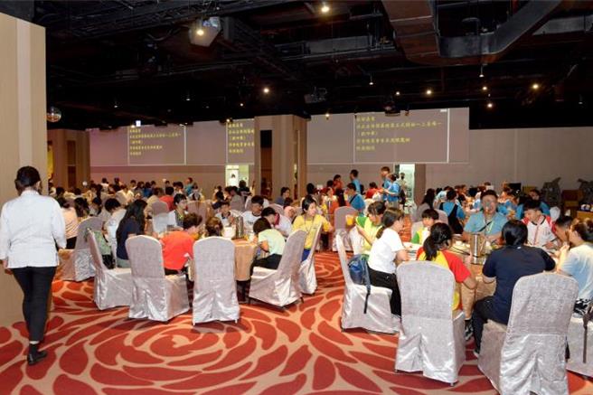 苗栗县政府主办的「2025年全国中小学听障学生夏令营活动」2日晚间开幕。（苗栗县政府提供／谢明俊苗栗传真）