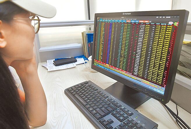 债券ETF今年来逆风不断，债券ETF受益人数连5周减少。图／中新社