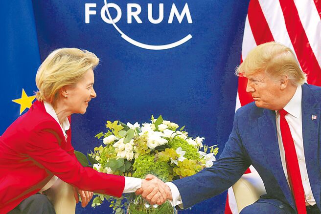 美国「对等关税」暂缓期即将于7月9日截止。英国《金融时报》1日引述知情人士报导，在大限临近之际，川普政府正调整谈判策略，从寻求全面互惠协议转向分阶段协议。（路透）