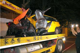 國3三鶯段4車連環撞 1女拋飛車外慘死