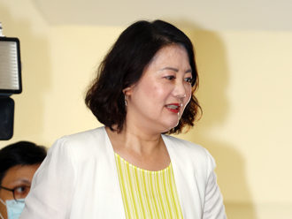 綠委掃街喊罷葉元之 藍青年揪1數據反打臉：無恥又雙標