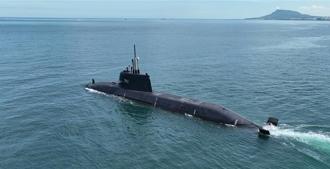 「海鯤號」第三度海測   上午駛出高雄港   邁入潛航最後一步
