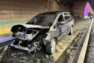 八卦山隧道「休旅车烧成火球」 男驾驶秒逃生景象骇人