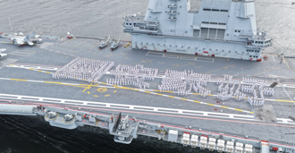 影》山東艦訪港！陸官媒全程直播 甲板驚現「這4字」震驚陸網