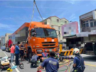 單車嬤穿越車道 慘遭大貨車起步輾過！送醫不治 