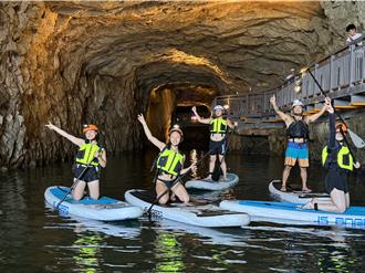 金門漁村小艇坑道揭牌啟用 結合SUP體驗戰地遺跡