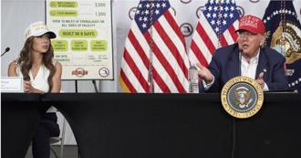 美非法移民「遣返途中狂咬自己手臂」國土安全部長：他想吃自己