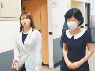 陳佩琪致意 彭振聲靈前捻香泛淚