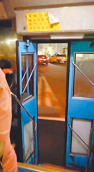 旧公车后门自开 基市府：速汰换