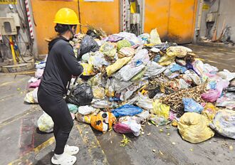 嘉縣 垃圾沒分類 一丟賠百萬 勞力士表、鑽石灰飛煙滅