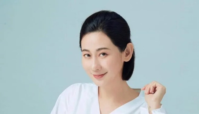 女星林利霏先前在健康檢查時,發現大腸有2公分的瘜肉,切除確診為大腸癌。(圖/翻攝自林利霏臉書)