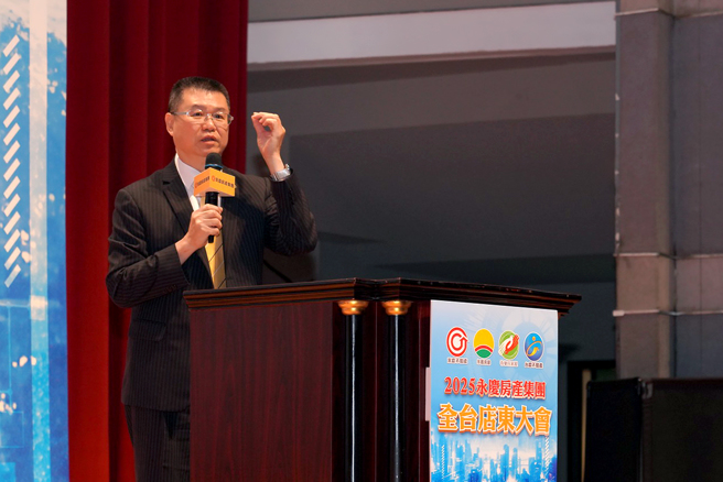 葉凌棋業務總經理精闢分析川普關貿戰，更提出擴大成交商機的策略。(圖/永慶房產集團提供)