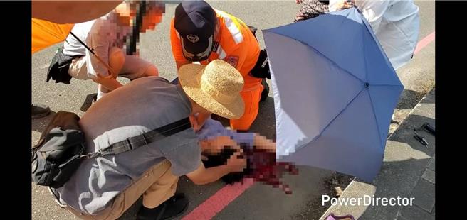 基隆市中正區潮境公園前3日下午3時許發生一起死亡車禍，遭撞的吳姓婦人被撞後血流滿地，經送醫仍不治身亡。（翻攝照片／張志康基隆傳真）