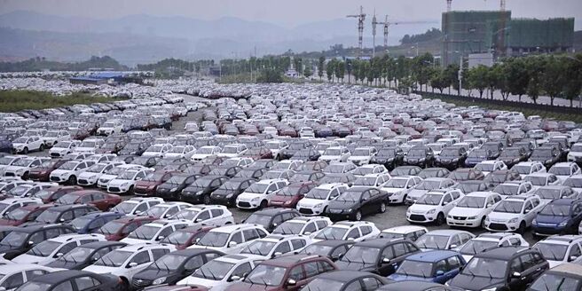 4家位于长江三角洲的汽车经销商协会，近日联名发函呼吁汽车整车制造厂，协助改善经销商经营困境。图／中新社