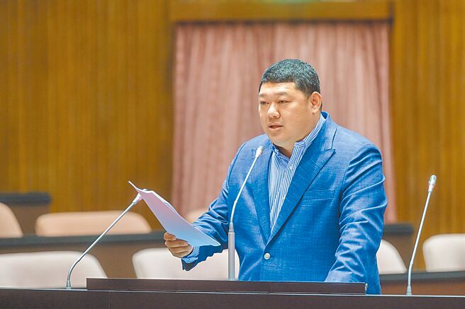 国民党南投县立委游颢痛批，民进党操作罢团围剿广大国民。（游颢服务提供／李京升南投传真）