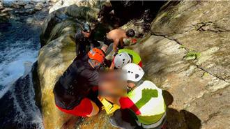 宜蘭南澳金岳瀑布11人揪玩水出事　18歲少年溺水身亡