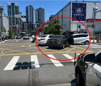 分不清閃光燈號？ 林口三車相撞無人傷亡