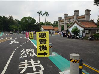 高雄公務員三班制站崗澄清湖 挨酸「暖男秀」交通局回應了