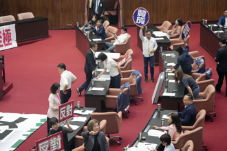 「吳釗燮為共諜案負責下台」提案   藍白聯手逕付二讀