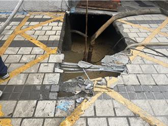 高雄大同醫院機車停車場入口現1米深坑洞  警消、工務局到場處理