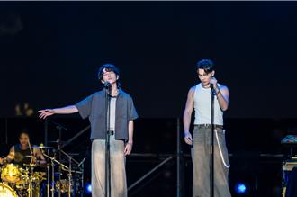 五堅情休團「少1人」啤酒節開唱！女神李雅英濕身性感玩水槍